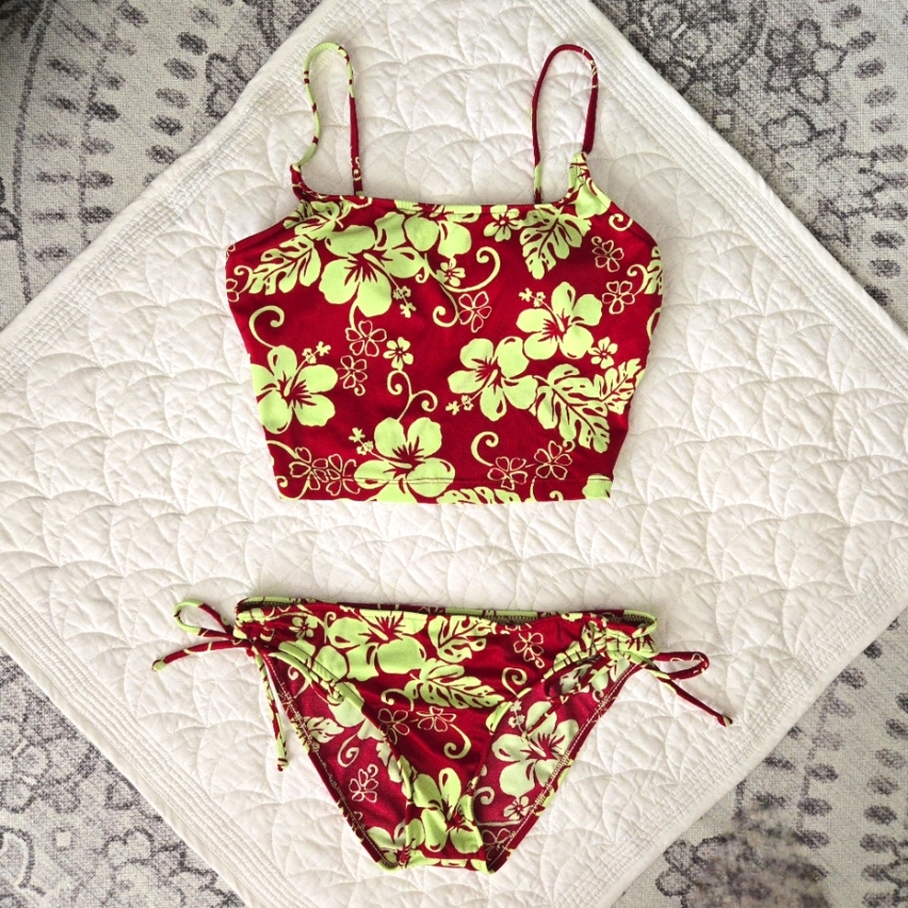 ( Raisins ) Two-Piece Swimsuit / Cropped Tankini Top & Low-Rise Bottoms Set